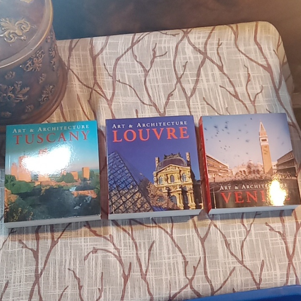 Barnes & Noble Art and Architecture Set of 3 Books Tuscany Louvre Venice